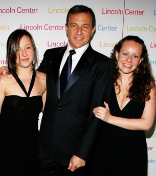  Susan Iger's ex-husband and their daughters.